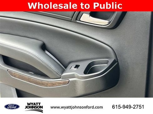 Used 2018 Chevrolet Suburban LT image 19