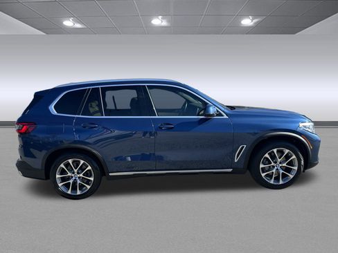 Used 2019 BMW X5 xDrive40i w/ Premium Package 2 image 2