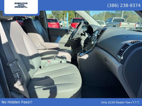 Used 2012 Kia Sedona EX w/ Luxury Pkg image 17