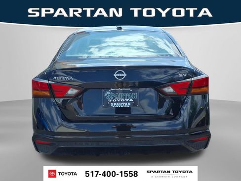 Used 2024 Nissan Altima 2.5 SV FWD image 8