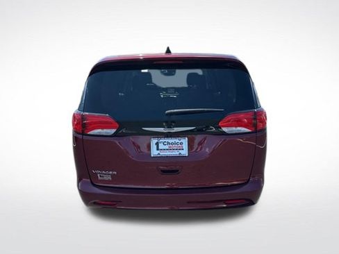 Used 2023 Chrysler Voyager LX FWD image 4