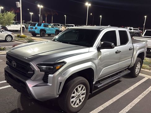 Used 2024 Toyota Tacoma SR image 2