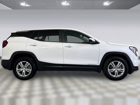 Used 2024 GMC Terrain SLE FWD image 7