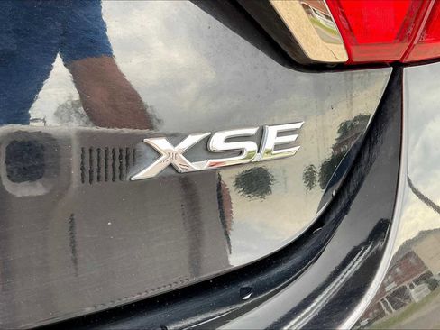 Used 2017 Toyota Camry XSE image 9