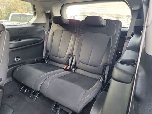 Used 2023 Jeep Grand Cherokee L Laredo image 32