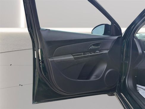 Used 2014 Chevrolet Cruze LT image 14