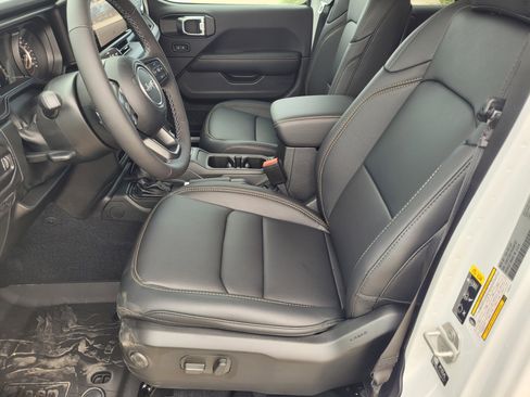 New 2025 Jeep Gladiator Sport image 8