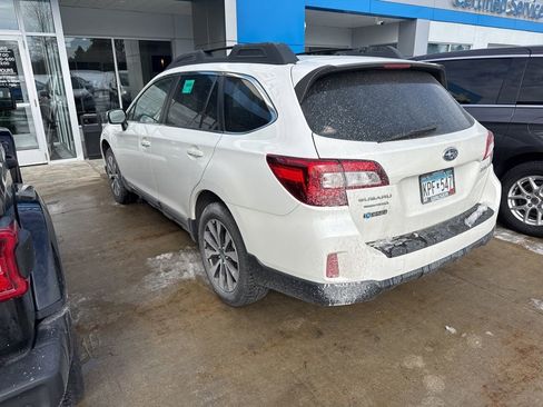 Used 2015 Subaru Outback 2.5i Limited image 2