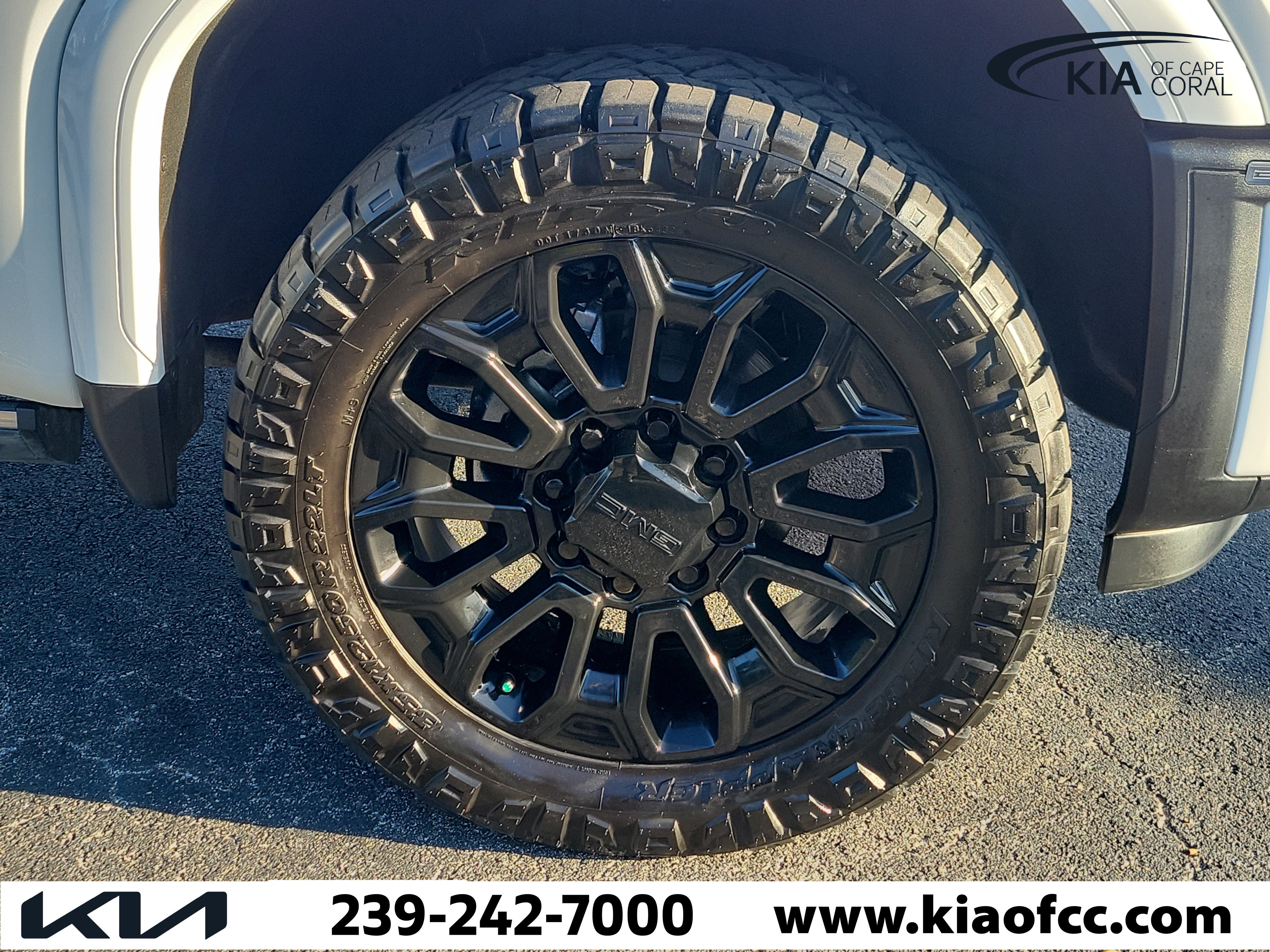 Used 2025 GMC Sierra 2500 Denali Ultimate AWD/4WD image 7