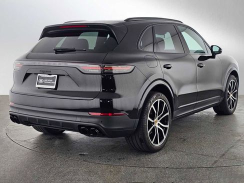 Used 2022 Porsche Cayenne Platinum Edition image 5