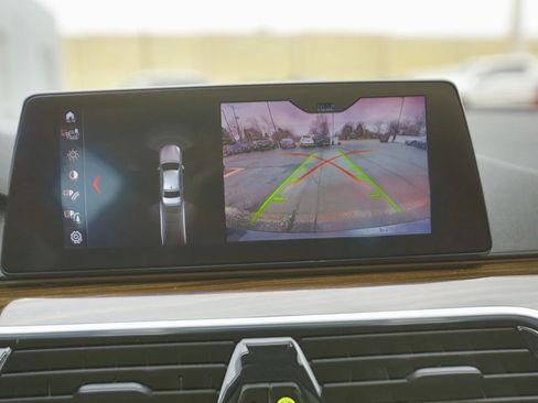 Used 2019 BMW 530i xDrive w/ Convenience Package image 9