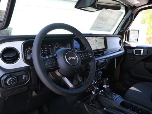 Used 2020 Jeep Gladiator Sport image 23