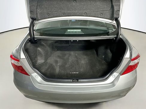 Used 2017 Toyota Camry XLE w/ Moonroof Package image 33