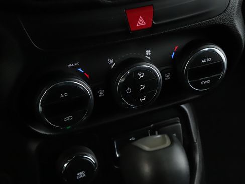 Used 2017 Jeep Renegade Altitude image 14