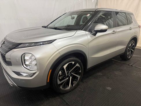 Used 2023 Mitsubishi Outlander SE image 6