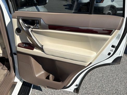 Used 2018 Lexus GX 460 Luxury AWD/4WD image 18