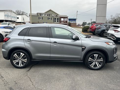 Used 2025 Mitsubishi Outlander Sport LE image 2