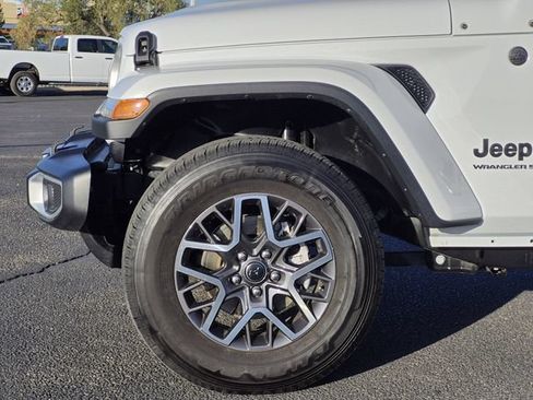 Certified 2025 Jeep Wrangler Unlimited Sahara AWD/4WD image 6