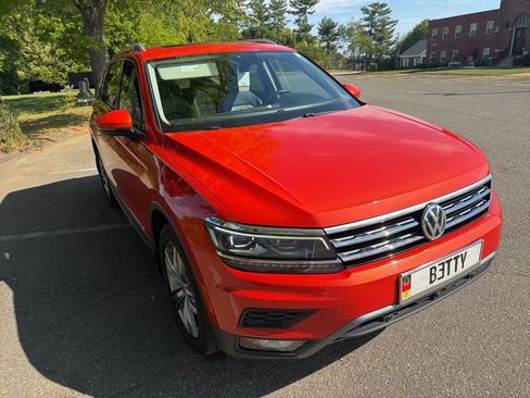 Used 2019 Volkswagen Tiguan SEL Premium image 3
