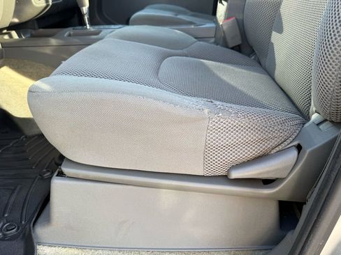 Used 2014 Nissan Frontier SV image 18