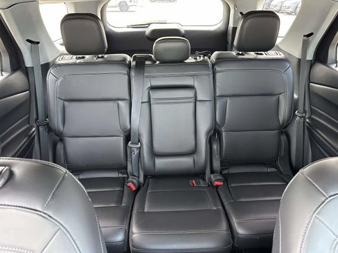 Used 2022 Ford Explorer XLT w/ Equipment Group 202A AWD/4WD image 13