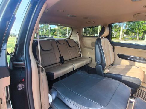 Used 2018 Kia Sedona SX FWD image 38