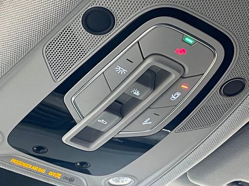 Used 2021 Audi e-tron Premium w/ Convenience Plus Package image 46