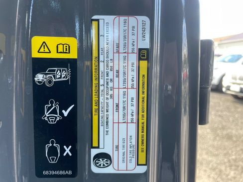 Used 2020 Jeep Wrangler Unlimited Rubicon w/ Dual Top Group AWD/4WD image 33