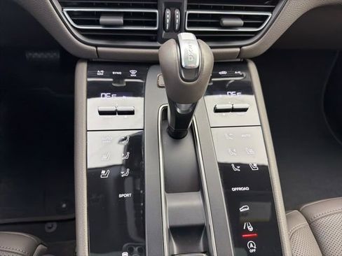 Used 2023 Porsche Macan AWD/4WD image 12