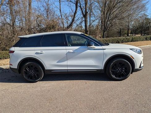 Used 2024 Lincoln Corsair AWD image 7