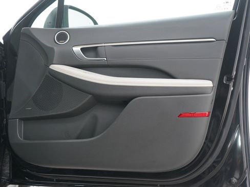 Used 2023 Hyundai Sonata Limited w/ Preferred Accessory Package image 9