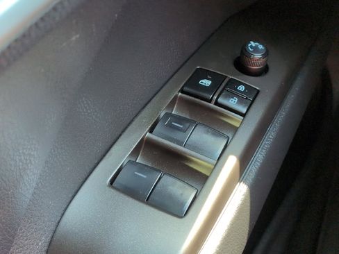 Used 2023 Toyota Camry SE FWD image 19