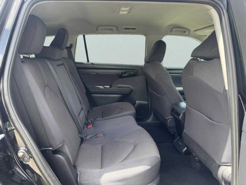 Used 2020 Toyota Highlander L image 48