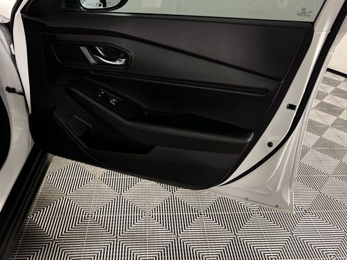 Used 2025 Honda Accord Sport image 32