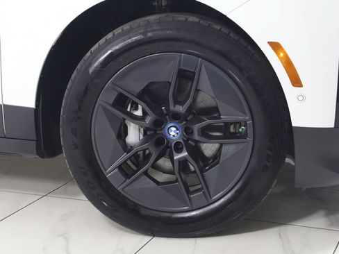 Used 2023 BMW iX xDrive50 AWD/4WD image 17