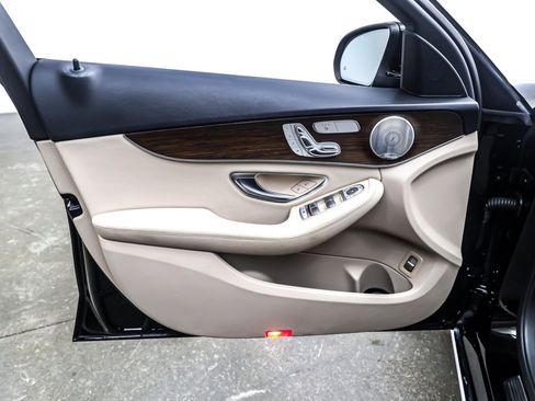 Used 2019 Mercedes-Benz C 300 4MATIC Sedan image 21