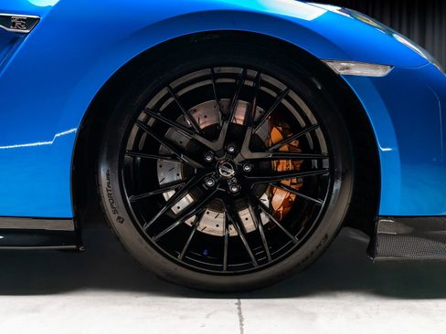 Used 2020 Nissan GT-R Premium image 28