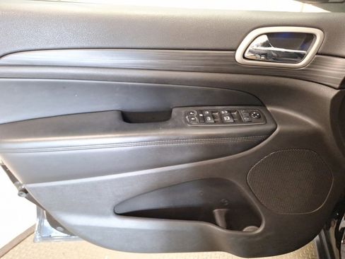 Used 2019 Jeep Grand Cherokee Laredo w/ Security & Convenience Group image 4