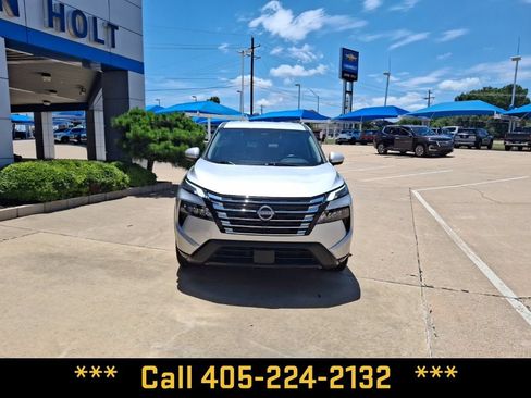 Used 2025 Nissan Rogue SV FWD image 5