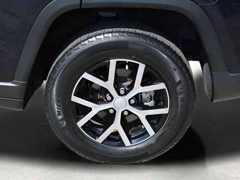 Used 2024 Jeep Grand Cherokee Limited RWD image 9