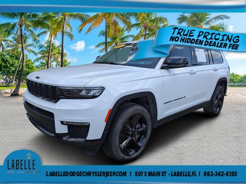 Used 2024 Jeep Grand Cherokee L Limited w/ Black Appearance Package AWD/4WD image 6