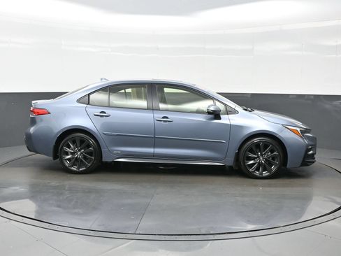 Used 2025 Toyota Corolla SE w/ SE Premium Package AWD/4WD image 7