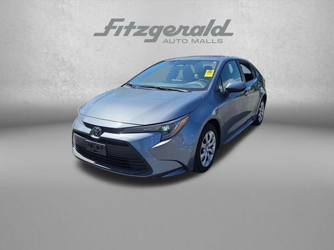 Used 2025 Toyota Corolla LE FWD image 3