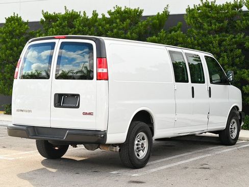 Used 2022 GMC Savana 3500 Extended w/ Driver Convenience Package RWD image 4