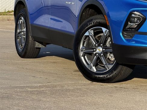 Used 2025 Chevrolet Blazer LT image 3