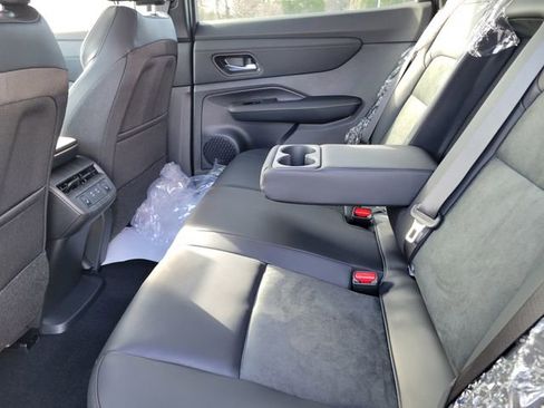 New 2025 Nissan Ariya AWD image 36