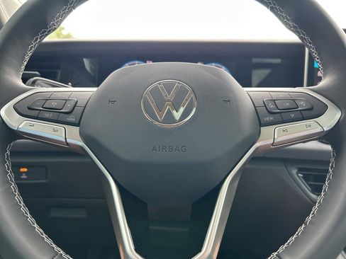 New 2026 Volkswagen Tiguan SE FWD image 24