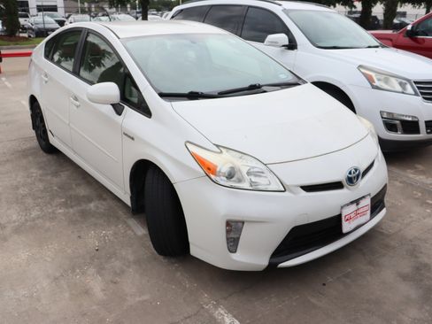Used 2014 Toyota Prius Three FWD image 2