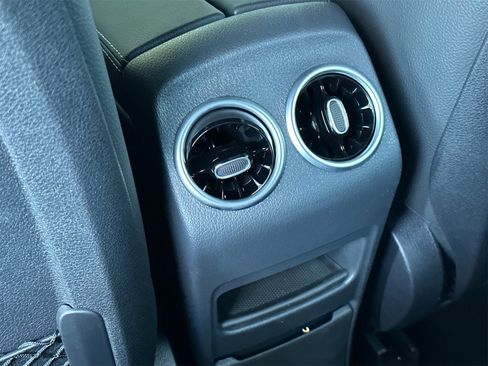 New 2025 Mercedes-Benz GLB 250 4MATIC image 13