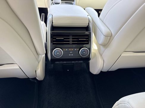 Used 2026 Land Rover Range Rover Long Wheelbase SE image 16
